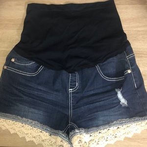 Bella Vida Maternity shorts 🚼🚼 3 for $40 💥💥